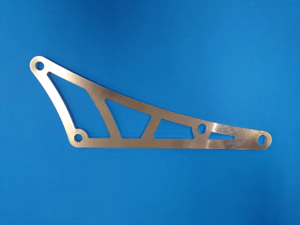 マフラー固定用ステーのワンオフ加工