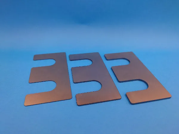 高さ調整用のシムプレート